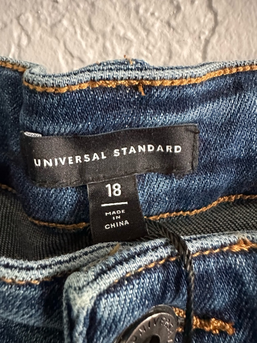 Universal Standard Lou Denim Shorts Union City Blue Size 18 NWT Stretch Plus - Picture 4 of 11